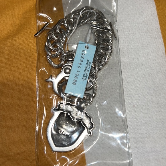 New Men’s Stigma Silver Tone Shield Toggle Bracelet Oxidized Effect 9 Inches - Picture 5 of 9